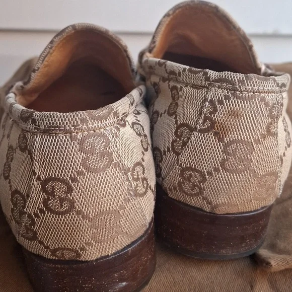 Gucci Beige Loafers with Green and Red Stripes - Picture 8 of 11